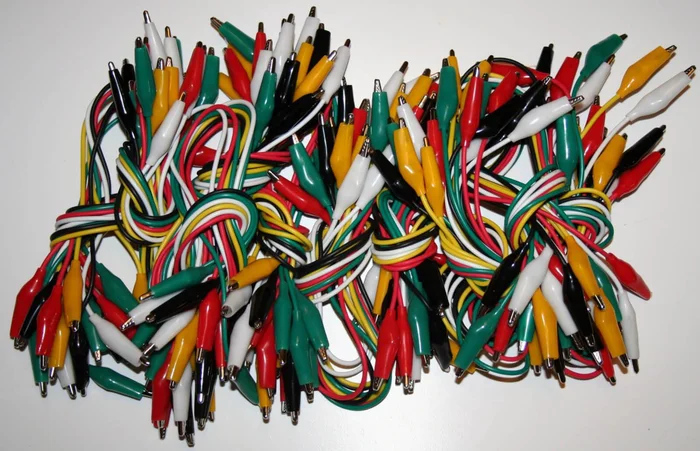 100 Prüfkabel im Set mit Krokoklemmen