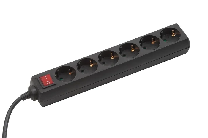 6-fach Steckdosenleiste, Schalter, 1,4 m (schwarz)