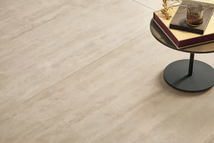 ABVERKAUF Fliese Travertin-Steinoptik beige seidenmatt 60×60 cm „Prestigio Travertino Beige“ rektifiziert