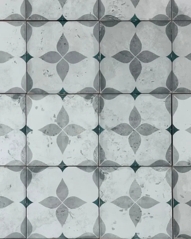 Dekorfliesen Antik 15×15 cm Blumenmotiv Grau Weiß Antique Decor Opal