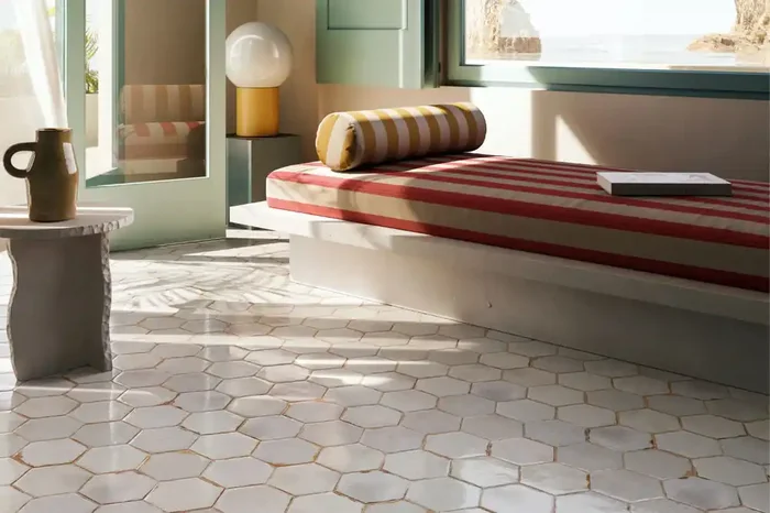 Fliese Hexagon Vintage Shabby „Cotto del Campiano Bianco Antico“ 15,8×15,8cm CIR weiß