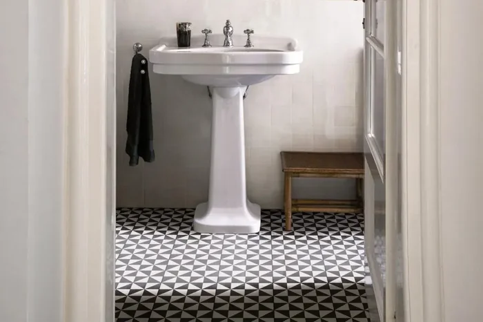 Fliese Patchwork Dekor Zementoptik schwarz weiß 20×20 cm „Contrasti Tappeto 8“ Ragno by Marazzi