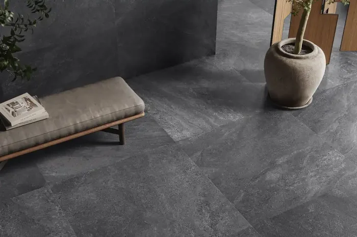 Fliese Steinoptik Alpenstein anthrazit schwarz 120×120 cm „Bergstone Black“ Natursteinoptik rektifiziert