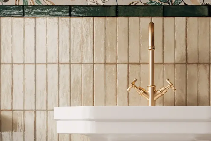 Fliese unregelmäßige Oberfläche 5×20 cm „Tetris Creme“ helles Beige glänzend