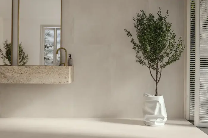 Fliese warme Betonoptik cremeweiß 90×90 cm „Azuma Up White“ Imola matt rektifiziert