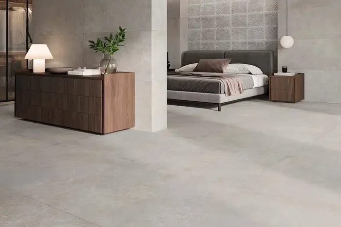 Fliese warme Betonoptik helles Grau 60×120 cm „Ferro Grey“ matt rektifiziert