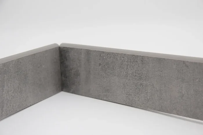 Fliesensockel Betonoptik 7×60 cm „Patch Smoke“ Ragno by Marazzi grau