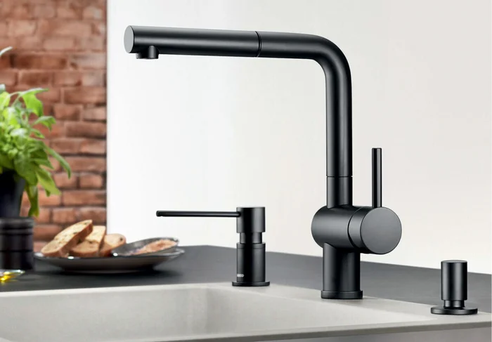 Küchenarmatur Blanco Linus mit Schlauchbrause schwarz matt