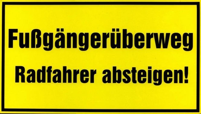 Kunstoffschild 350 mm breit, 200 mm hoch Fußgängerüberweg Radfahrer absteigen!