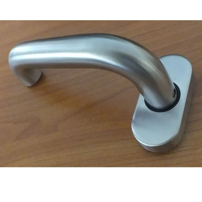 Metalltürdrücker U-Form festdrehbar auf ovaler Rosette 005/7020, auch für Balkon