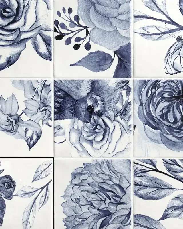 Weiße Wandfliesen mit blauem Blumenmotiv Bad Küchenfliesen Floris Ice White Mix 12,4×12,4